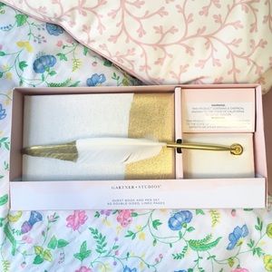 PRICE FIRM 🌷NWOT-Gold Foil Guest Book
